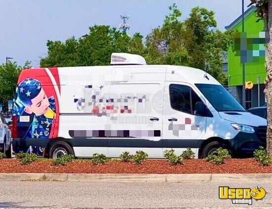 2021 Sprinters 2500 Mobile Barber Shop Truck Mobile Hair Salon Truck Iowa Gas Engine for Sale