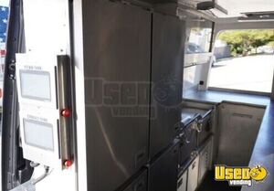 2022 4500 Catering Food Truck Refrigerator Florida Diesel Engine for Sale