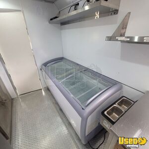 2022 Commercial Chassis Ice Cream Truck Diamond Plated Aluminum Flooring Florida Gas Engine for Sale