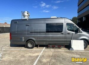 2022 Food Truck All-purpose Food Truck Air Conditioning Texas Diesel Engine for Sale
