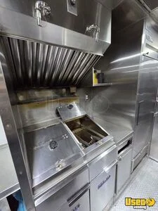 2022 Ford F59 Freightliner All-purpose Food Truck Surveillance Cameras California Diesel Engine for Sale