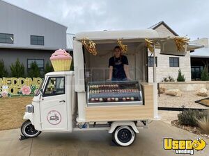 2022 Piaggio Ape Bakery Food Truck Bakery Food Truck Hot Water Heater Texas for Sale