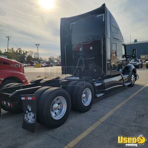 2022 T680 Kenworth Semi Truck Emergency Door Illinois for Sale