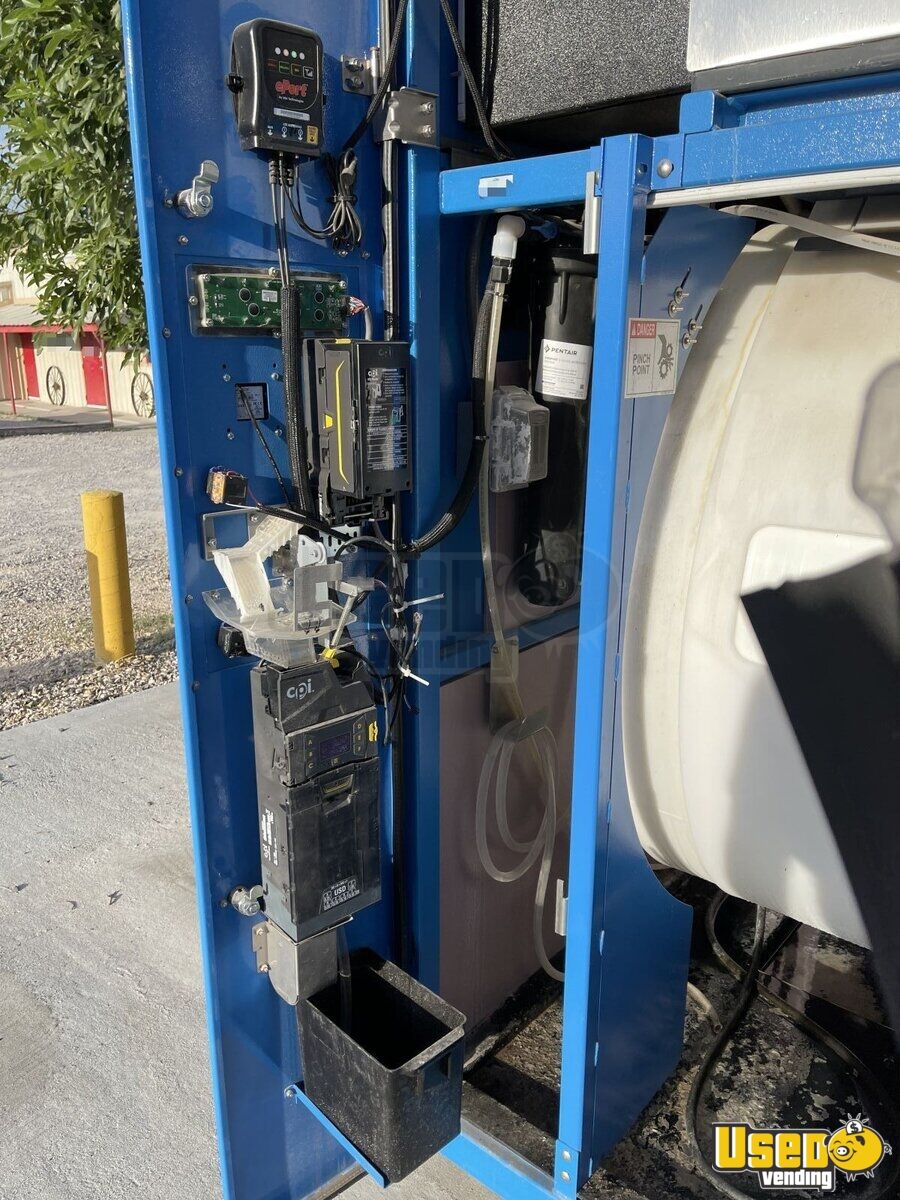 2022 Everest Ice VX3 Bagged Ice and Filtered Water Vending Machine For