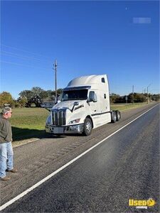 2023 579 Peterbilt Semi Truck 2 Texas for Sale