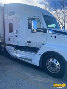 2023 T680 International Semi Truck Microwave Missouri for Sale