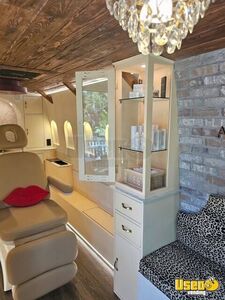 2024 2500 Mobile Hair & Nail Salon Truck Cabinets Georgia Diesel Engine for Sale