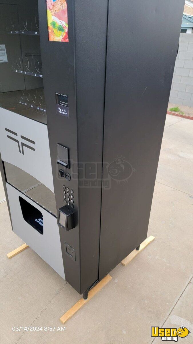 Brand New 2024 Wittern /USI Model 3589 Snack and Drink Combo Vending