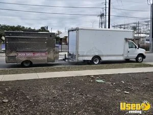 2024 Custom Designed Kitchen Food Trailer Diamond Plated Aluminum Flooring Texas Gas Engine for Sale