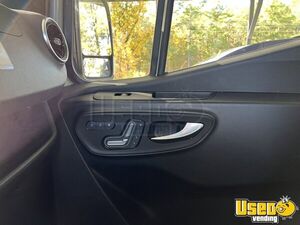 2024 Sprinter Mobile Hair & Nail Salon Truck Awning North Carolina Diesel Engine for Sale