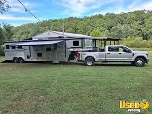 LIKE NEW - 2024 Bison Silverado 3 Horse Slant Living Quarters Horse Trailers for Sale in Tennessee!