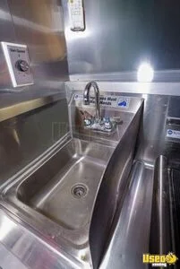 2024 Tandem Axle Food Trailer Kitchen Food Trailer Hand-washing Sink Pennsylvania for Sale