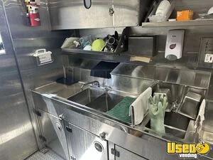 2025 14' Workhorse Kitchen Food Trailer Diamond Plated Aluminum Flooring California for Sale