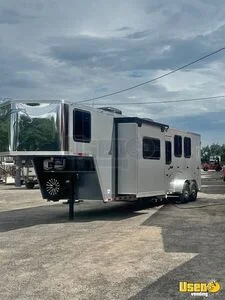 2025 26' Harmar Dixie Outlaw 3 Horse Slant Load Living Quarters Trailer with Bathroom for Sale in Alabama!