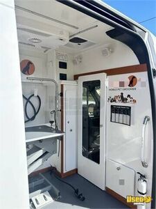 2025 Wagntails Mercedes Sprinter Dog Grooming Pet Care / Veterinary Truck 8 New Jersey Diesel Engine for Sale