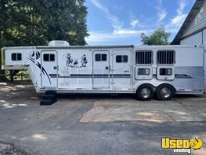Exiss XL 3 Horse Slant Load Living Quarters Trailer with Bathroom for Sale in Georgia!