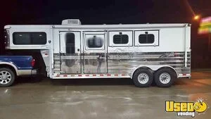 Well-Maintained 2003 Sundowner 3 Horse Slant-Load Gooseneck Trailer for Sale in Illinois!