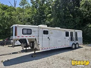 Kiefer Built 3 Horse Slant Load Living Quarters Trailer with Bathroom for Sale in Kentucky!