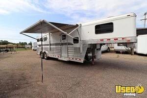 2008 -31' Four Star 3 Horse Living Quarters Trailer with Bathroom for Sale in Minnesota!