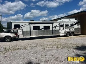 2017 42' Bison Premier 3 Horse Slant Load Living Quarters Trailer with Bathroom for Sale in Mississippi!