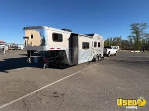 2012 Bison 3 Horse Slant Load Living Quarters Trailer with Bathroom for Sale in Oregon!