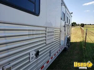 2004 Elite 3 Horse Slant Load Living Quarters Trailer with Bathroom for Sale in Texas!