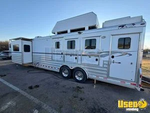2011 - 4 Star 3 Horse Slant Trailer with 18' Living Quarters for Sale in Texas!