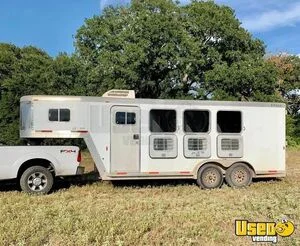 3 Horse Weekender Gooseneck Trailer with Living Quarters for Sale in Texas!