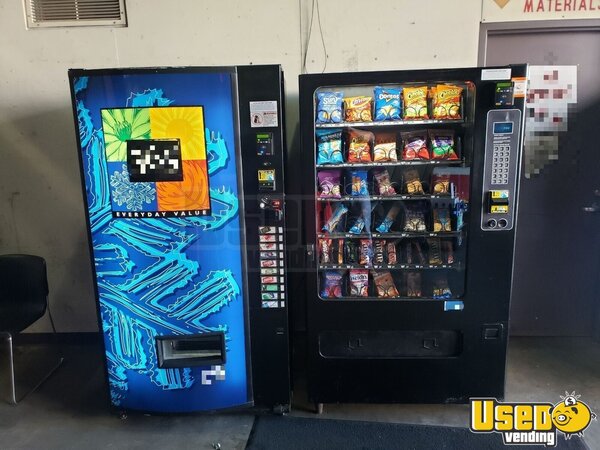 3185/ Vendo 721 Usi Snack Machine Washington for Sale