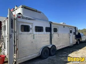 2005 4 Horse Slant Living Quarters Horse Trailers w/ Bathroom for Sale in Georgia!