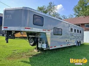 2020 -  Lakota Colt 4 Horse Slant Living Quarters Trailer for Sale in Maryland!