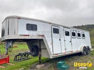 2001 Exiss Sport 4-horse Weekender Slant Load Living Quarters Trailer for Sale in New York!
