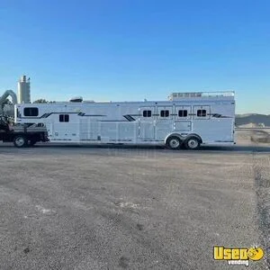 4-horse Lq Trailer Restroom Illinois for Sale