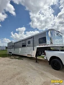 2014 - Bloomer 4 Horse Slant Load Living Quarters Trailer for Sale in Texas!