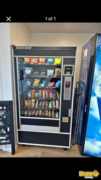 4000 Automatic Products Snack Machine Illinois for Sale