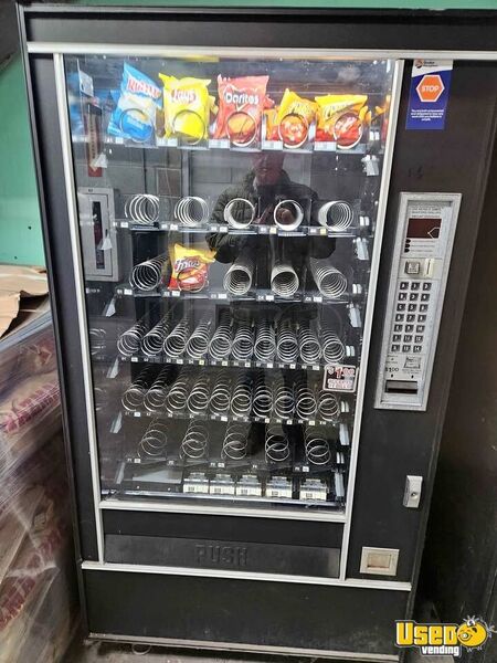 7600 Automatic Products Snack Machine Ohio for Sale