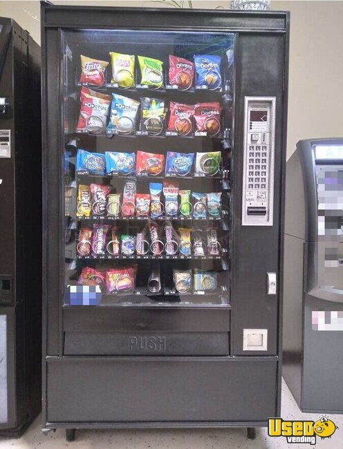 7600 D811 Automatic Products Snack Machine Montana for Sale