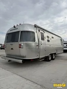 Well Maintained - 2019 Airstream Flying Cloud Tiny Home Trailer with Bathroom for Sale in Iowa!