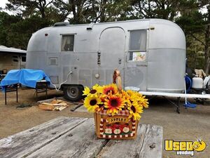 Vintage - 1965 Airstream Globetrotter | Mobile Tiny Home Trailer for Sale in Oregon!