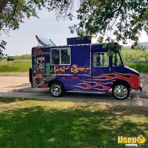 Chevrolet P30 Stuffed Churros Food Truck with Newly Built Kitchen for Sale in Alberta!
