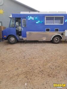 Low Mileage - Chevrolet P30 Food Truck Mobile Kitchen w/ New Jasper Motor for Sale in Arizona!