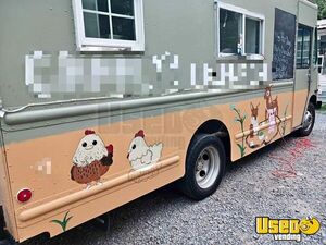 2000 Workhorse Powertrain Food Truck Used Mobile Kitchen Truck for Sale in Arkansas!