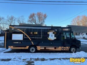 LOW MILES!!!  2015 26’ Ford Super Duty All Purpose Food Truck w/ Pro Fire System for Sale in Connecticut!