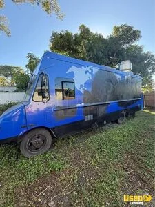 18' Chevrolet P30 All-Purpose Mobile Kitchen Food Truck w/ Solar Power for Sale in Florida!