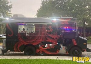 Licensed 2003 Workhorse P42 Solar-Powered DIesel Food Vending Truck for Sale in Florida!