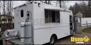 Low Mileage - 28' GMC P30 Step Van Food Truck with Pro-Fire Suppression for Sale in Georgia!