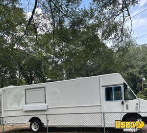Like New - 2006 26' Freightliner MT55 Chassis All-Purpose Food Truck for Sale in Georgia!
