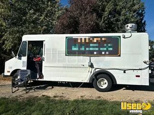 26' Chevrolet P30 All-Purpose Kitchen Food Truck w/ Pro Fire System for Sale in Idaho!