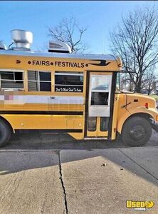 TURNKEY - Low Miles Diesel International Food Truck Mobile Street Vending Unit for Sale in Illinois!