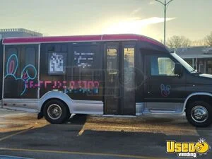 LOW MILES 2009 22' Ford E350 All-Purpose Food Truck with Lift for Sale in Illinois!